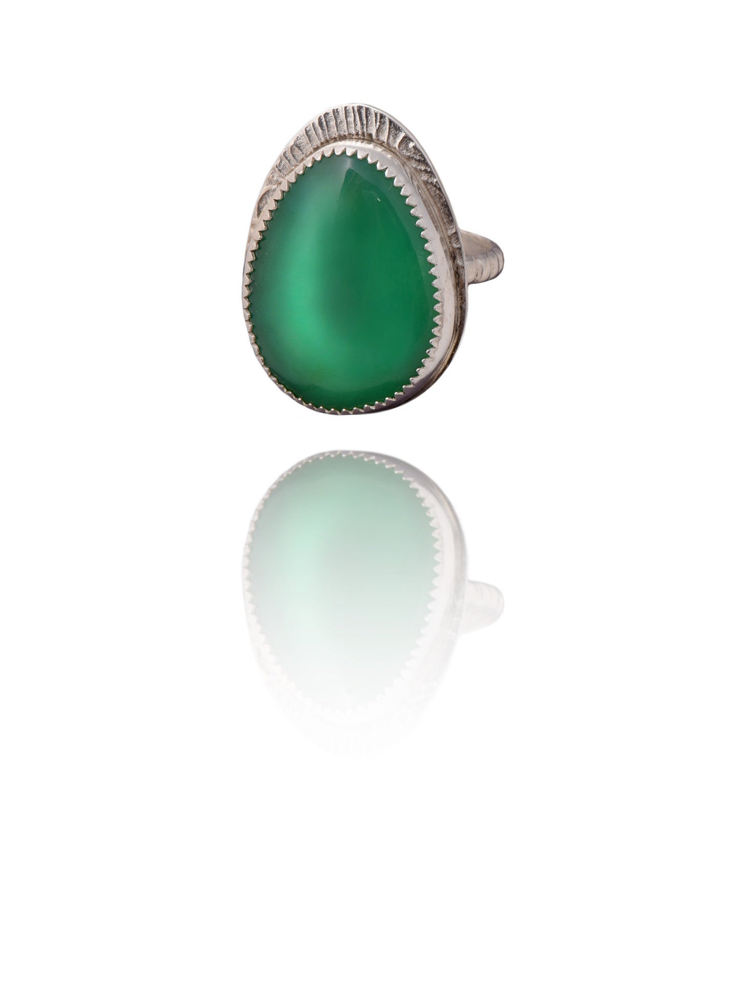 Green cabochon ring